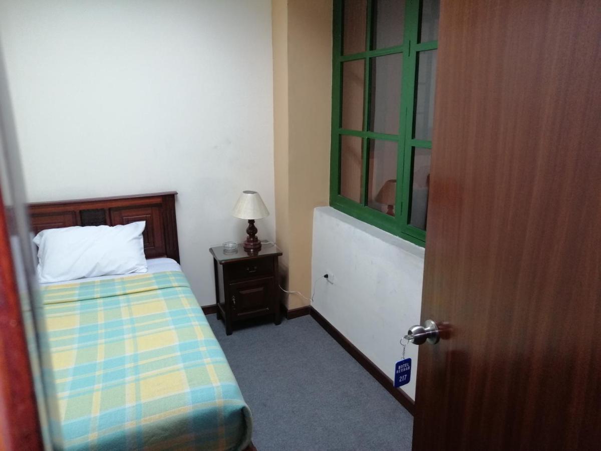 Hostal Victoria Quito Exterior photo