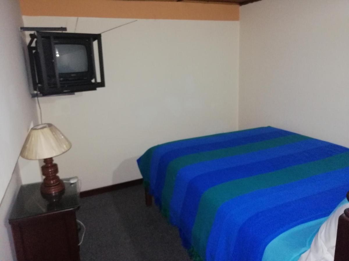 Hostal Victoria Quito Exterior photo